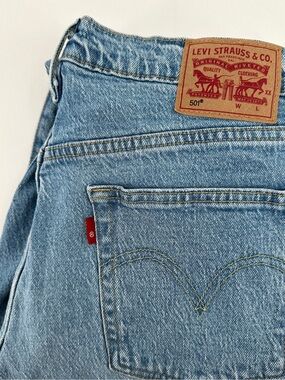 Levi’s 501 Jeans 30x32 Button Fly 100% Cotton Light Wash Denim